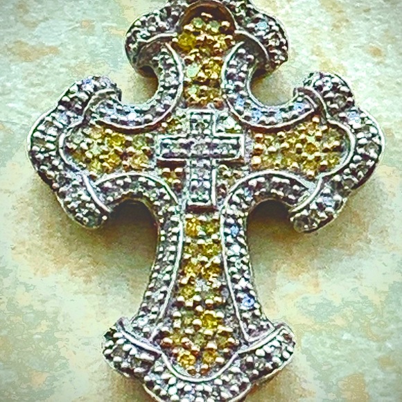 Natural Diamond/Green Tourmaline Cross. - Picture 1 of 5